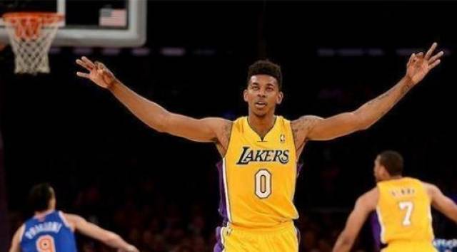 中反复强调 中反复强调