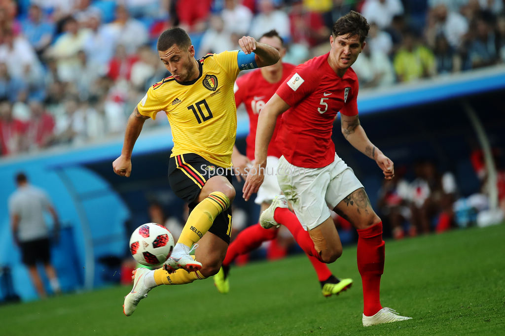 聚光灯下 聚光灯下